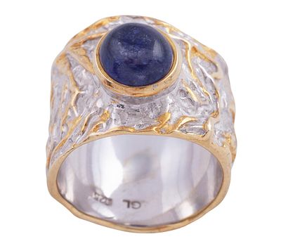 SORTIJA EN PLATA 925 CON CHAPADO EN ORO Y ZAFIRO. JOYER&Iacute;A DE AUTOR, PIEZA &Uacute;NICA. Sortija 