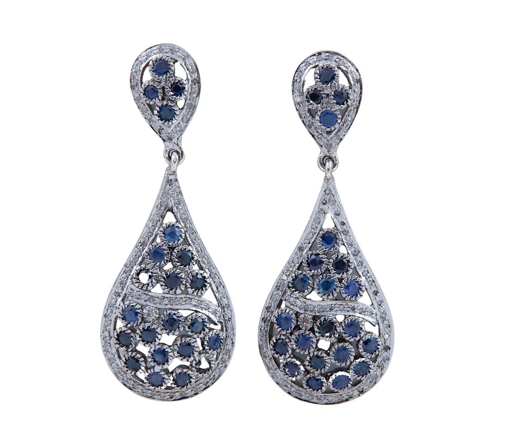 PENDIENTES DE DOS CUERPOS EN PLATA DE LEY, ZAFIROS Y DIAMANTES. Par de pendientes de dos cuerpos 