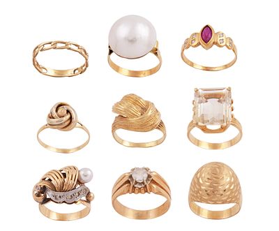 LOTE 9 SORTIJAS EN ORO 16KT. Lote de 9 sortijas realizada en oro de 16kt. Adornadas con 