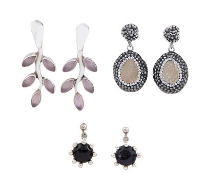 TRES PARES DE PENDIENTES EN PLATA DE LEY MACIZA, CUARZOS, MARCASITAS Y CIRCONITAS. Lote 