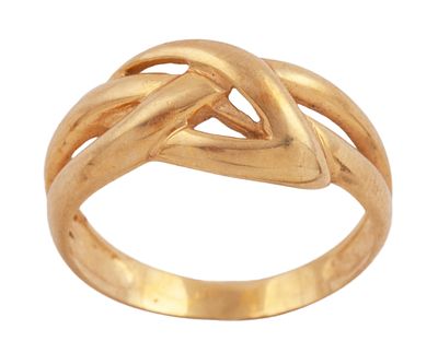 SORTIJA CON DISE&Ntilde;O DE NUDO EN ORO DE 18 KT. Sortija realizada en oro de 18 kt. con dise&ntilde;o de 