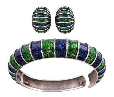 CONJUNTO DE BRAZALETE Y PENDIENTES EN PLATA DE LEY 925 Y ESMALTES. Lote formado por conjunto de 
