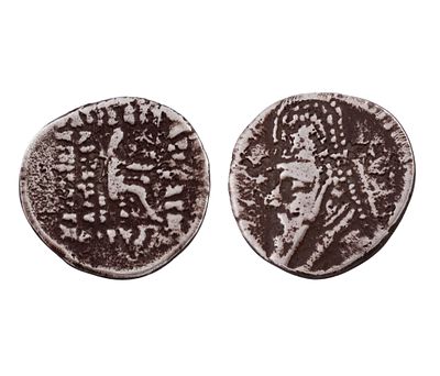 DRACMA EN PLATA DE LEY 950MM DEL IMPERIO PARTO (SIGLO I a.C.). Anverso: busto de perfil 
