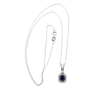 COLGANTE Y CADENA EN ORO DE 18 KT. ZAFIRO Y DIAMANTES. Colgante con cadena realizados en oro de 