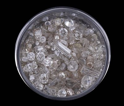M&Ecirc;L&Eacute;E DE DIAMANTES EN DIFERENTES TALLAS , TAMA&Ntilde;OS Y CALIDADES. PESO TOTAL: 34 CT. Lote compuesto 