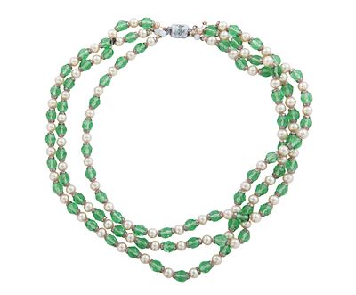 COLLAR FANTASIA ,CON PERLAS CULTIVADAS Y CRISTALES VERDES. CIERRE METAL. Collar fantas&iacute;a 