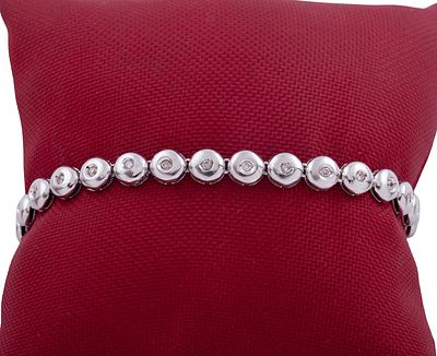 Pulsera realizada en oro de 18kt. Compuesta por 28 chatones con diamantes en talla brillante de 