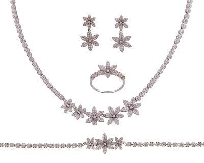 CONJUNTO DE SORTIJA, PENDIENTES, GRGANTILLA Y PULSERA EN PLATA DE LEY 925, Y CIRCONITAS. Conjunto 