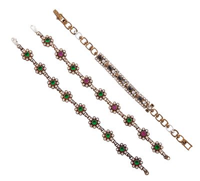 TRES PULSERAS EN PLATA DE LEY 925 Y BRONCE CON RUBI&Eacute;S S&Iacute;NTETICOS Y PIEDRAS DE COLOR Y BLANCAS. Lo 