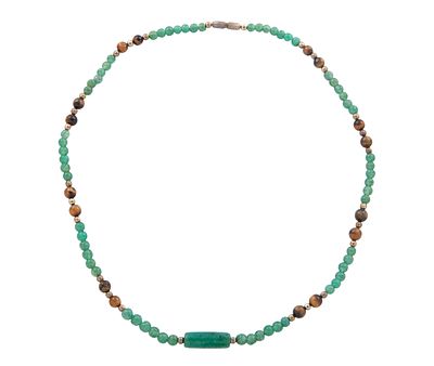 COLLAR CORTO CON CUENTAS DE CUARZO VERDE Y OJO DE TIGRE, CIERRE METAL. Collar compuesto por 