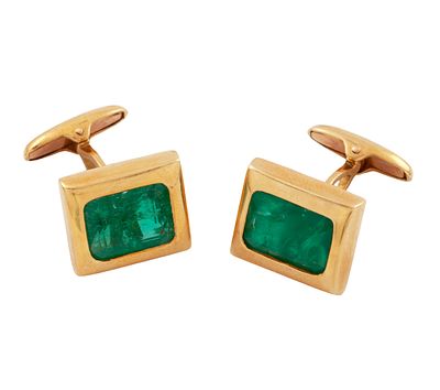 GEMELOS EN ORO DE 18 KT. Y ESMERALDAS. Par de gemelos realizados en oro de 18 kt. con esmeraldas 