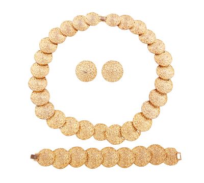 CONJUNTO DE GARGANTILLA, PULSERA Y PENDIENTES EN METAL DORADO CON ESLABONES CIRCULARES. Lote 