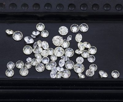 LOTE CON M&Ecirc;L&Eacute;E DE DIAMANTES EN TALLA BRILLANTE DE DIFERENTES TAMA&Ntilde;OS Y CALIDADES. PESO TOTAL.: 