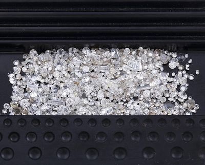 M&Ecirc;L&Eacute;E DE DIAMANTES EN DIFERENTES TALLAS , TAMA&Ntilde;OS Y CALIDADES. PESO TOTAL: 30.47 CT. Lote 