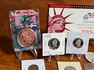 COLLECTIBLE COIN ASSORTMENT. This lot features an assortment of collectible coins including a Image - 4