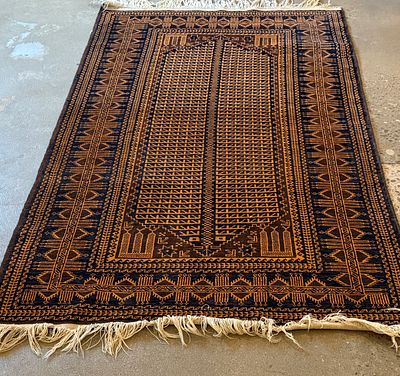BALUCH PRAYER RUG. This lot features a Baluch prayer rug in very good condition. This rug was 