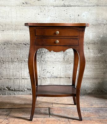LOUIS XV-STYLE CARVED WOODEN NIGHTSTAND. This lot features a Louis XV-style carved wooden 