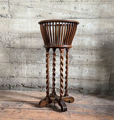 BARLEY TWIST FERN STAND. This lot features an antique solid wood barley twist fern stand in very 