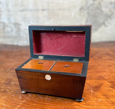 ENGLISH DOUBLE TEA CADDY #2. This lot features an antique English double tea caddy, likely 