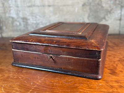 VICTORIAN WRITING SLOPE. This lot features what appears to be a Victorian writing slope or lap 