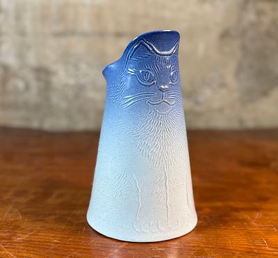 TSCHUDY POTTERY CAT VASE PITCHER. This lot features a Tschudy pottery cat vase pitcher in 