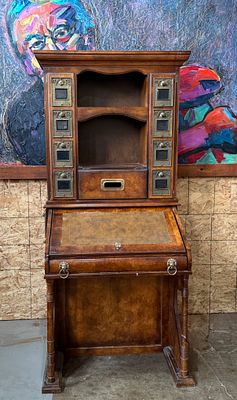 BRITISH VICTORIA REGINA POSTAL CABINET, REPRODUCTION. This lot features a quality reproduction 