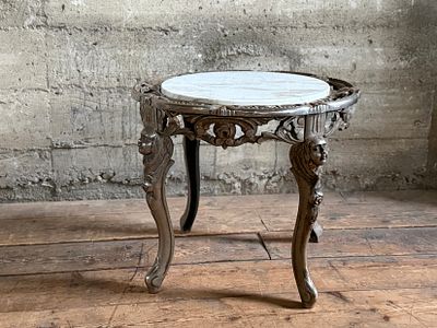 VICTORIAN CAST IRON TABLE WITH INSET MARBLE TOP. This lot features a stunning Victorian cast 