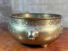 LARGE MOTTAHEDEH BRASS PLANTER . This lot features a large Mottahedeh brass bowl/planter with Image - 2