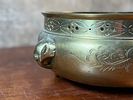 LARGE MOTTAHEDEH BRASS PLANTER . This lot features a large Mottahedeh brass bowl/planter with Image - 3