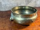 LARGE MOTTAHEDEH BRASS PLANTER . This lot features a large Mottahedeh brass bowl/planter with Image - 1