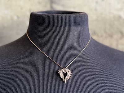 14K GOLD & DIAMOND "HEART PENDANT" NECKLACE. This lot features a stunning diamond heart pendant 