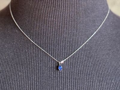 STERLING NECKLACE WITH SAPPHIRE PENDANT. This lot features a sapphire pendant set in sterling 