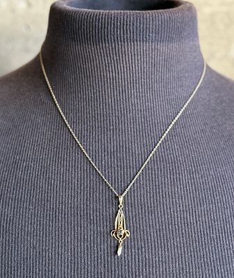 10K GOLD VICTORIAN LAVALIERE WITH PEARL DROP. This lot features a beautiful 10k gold Victorian 