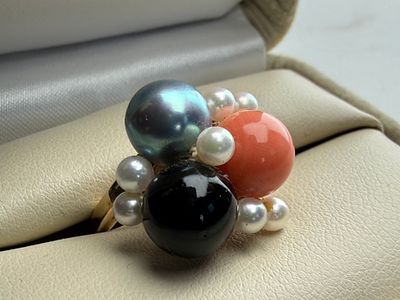 CHARITY: SALEM DOGS, 14K GOLD RING. Proceeds from this lot will be donated to non-profit Salem 