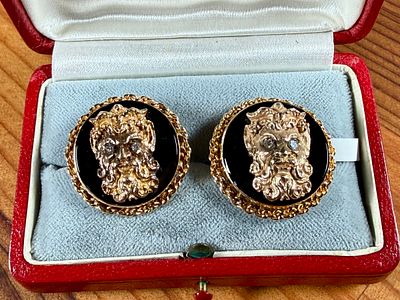 14K GOLD & ONYX "ZEUS" CUFF LINKS. This lot features a beautiful pair of antique 14k gold &amp; 
