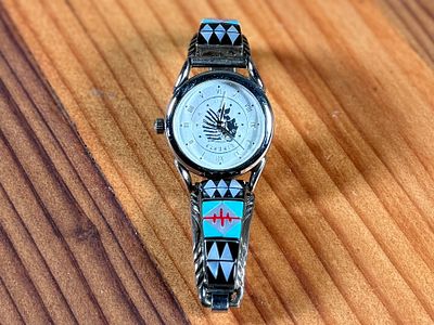 ZUNI WATCH BAND. This lot features a beautiful artisan made Zuni watch band that appears to be 