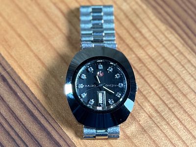 RADO DIASTAR AUTOMATIC STEEL & DIAMOND WATCH. This lot features a vintage automatic steel &amp; 