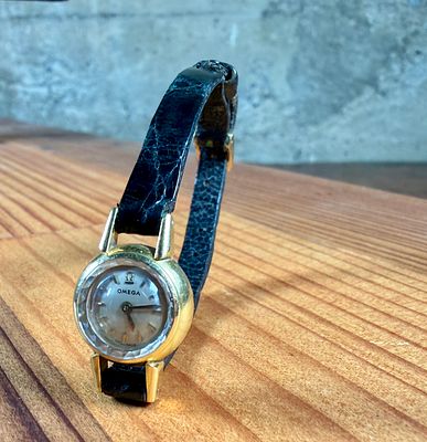 18K GOLD OMEGA WATCH. This lot features a vintage Omega ladies watch in a 18k gold case. Winds 