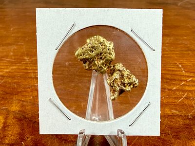 GOLD NUGGETS. This lot features a pair of beautiful gold nuggets with a total approx. weight of 