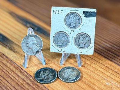 MERCURY DIMES & SILVER QUARTERS. This lot features a collection of three (3) Mercury dimes and 