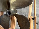 SOLID BRASS SHIP PROPELLER. This lot features a stunning solid brass ship propeller with a total Image - 4