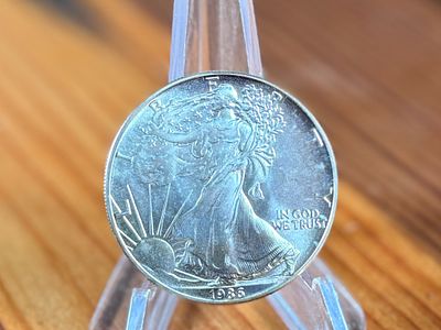 1986 AMERICAN SILVER EAGLE PROOF COIN, .999 FINE SILVER. This lot features a 1986 American 