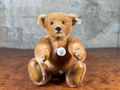 STEIFF ORIGINAL TEDDY BEAR COLLECTIBLE. Steiff original teddy bear featuring brown mohair fur 