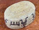 NATIVE AMERICAN BASKET, EARLY 20TH CENTURY. This lot features a stunning Native American basket Image - 6