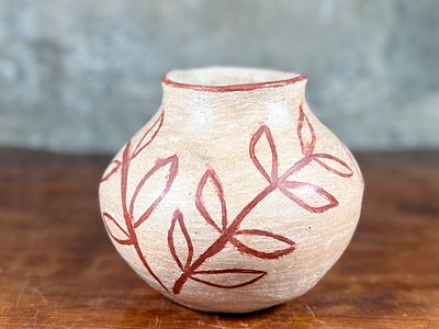 SANTO DOMINGO POTTERY POT. This lot features a Santo Domingo pottery pot likely circa 1920s that 