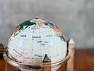 ROTATING GEMSTONE GLOBE. This lot features a vintage rotating gemstone globe set in a brass Image - 3