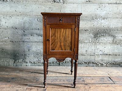 FRENCH PROVINCIAL STYLE CABINET. This lot features a beautiful antique French Provincial style 