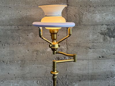 VICTORIAN ADJUSTABLE BRASS FLOOR LAMP. This lot features a Victorian adjustable brass floor lamp 