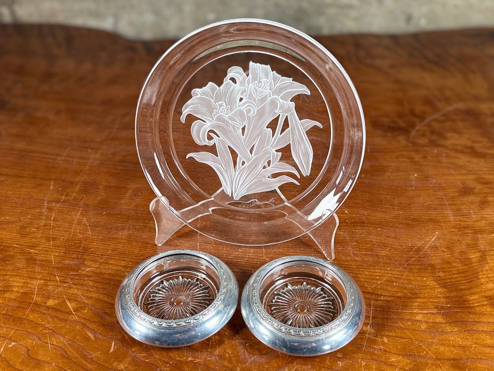 HOYA, CRYSTAL GLASS PLATE & PAIR OF SILVER WINE COASTERS. This lot features a signed Hoya 