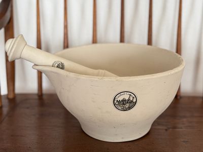 MASON CASH, LARGE MORTAR AND PESTLE. This lot features a beautiful mortar and pestle 